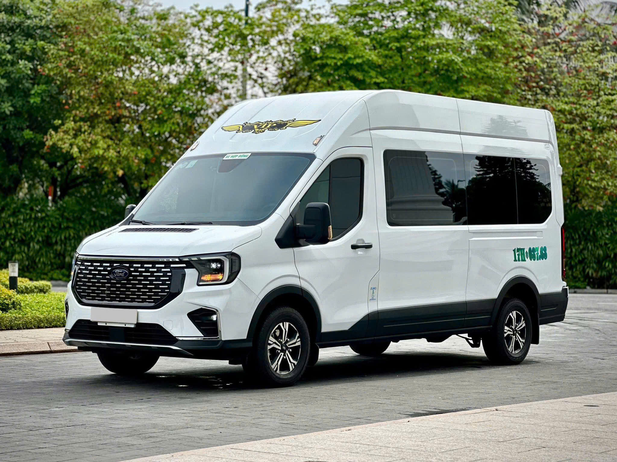 thue xe 16 cho ford transit