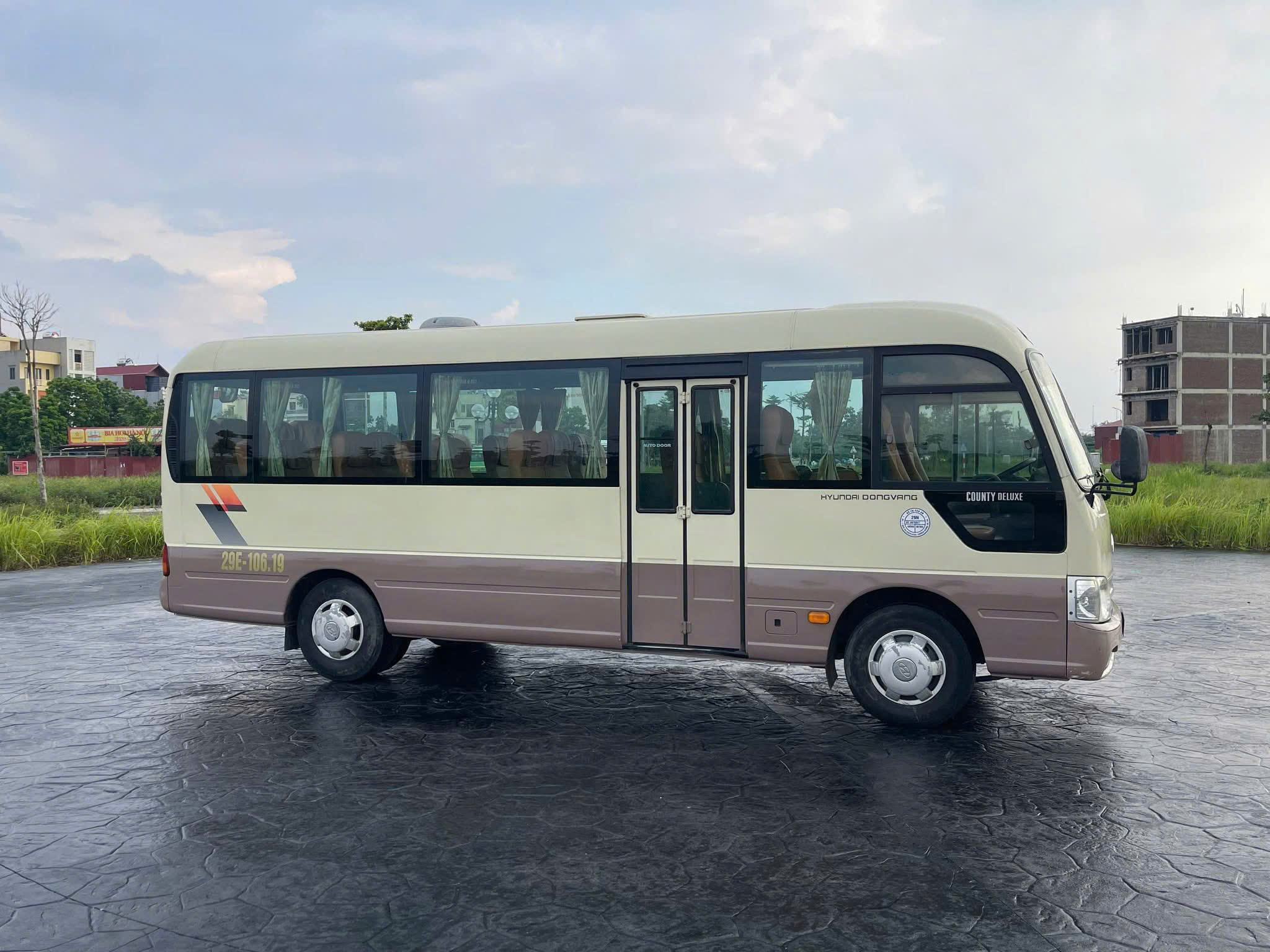 thue xe 24 cho hyundai county
