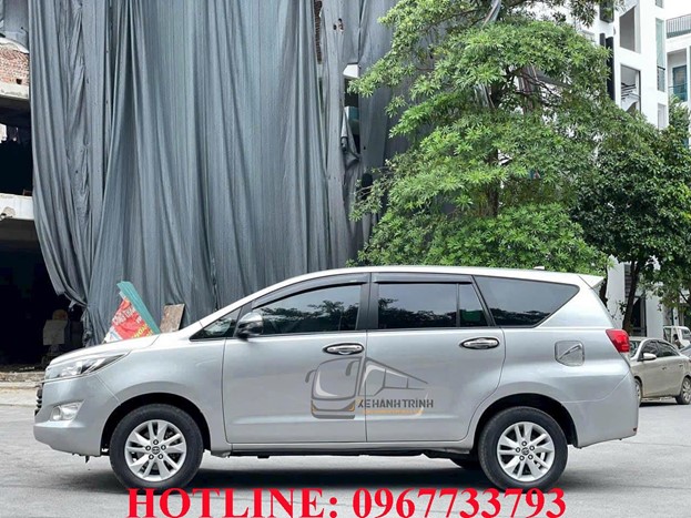 thue-xe-toyota-innova-4